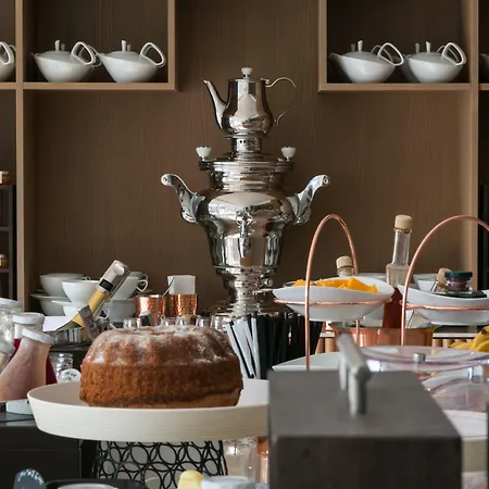 Adriana Hvar Χβαρ