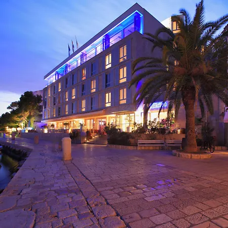 Adriana Hvar 4*