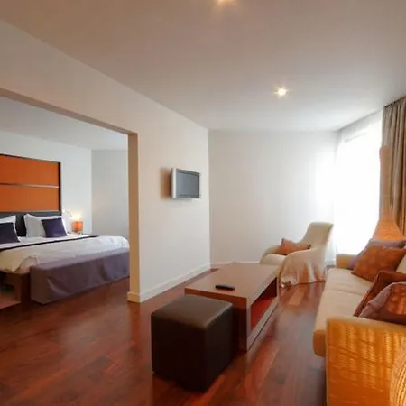 阿德瑞安纳哈瓦温泉酒店 4* 赫瓦尔