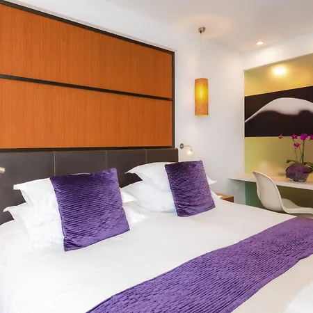 阿德瑞安纳哈瓦温泉酒店 4*