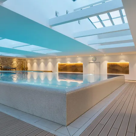 阿德瑞安纳哈瓦温泉酒店 4* 赫瓦尔