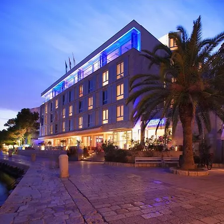 阿德瑞安纳哈瓦温泉酒店 赫瓦尔